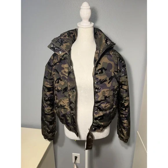 ASHLEY BY 26 INTERNATIONAL Outerwear Camouflage Puffer Jacket Hooded Size S - Picture 2 of 9